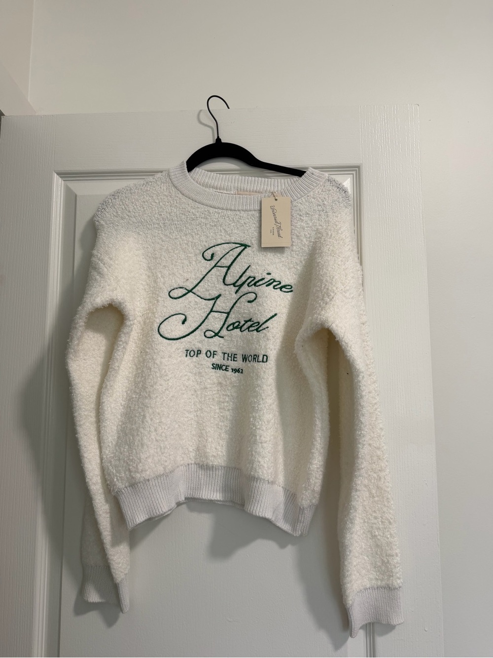 NWT Cozy Alpine Hotel Cream Pullover Sweater with Green Script - Picture 1 of 5